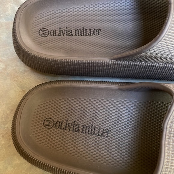 Olivia Miller gray slides (sz m) - Picture 5 of 7